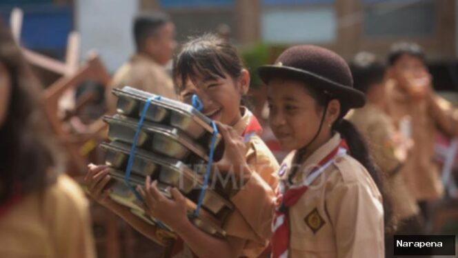 
					Lindungi Murid Kelasnya, Guru di Cianjur Muntah-muntah Usai Cicipi MBG