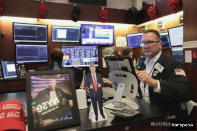
					Wall Street: Dow dan S&P 500 Catat Rekor Penutupan Tertinggi, Nasdaq KoreksI