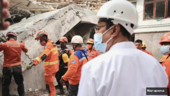 
					Tim SAR Bersihkan Material Ponpes Al Khoziny 24 Jam Penuh